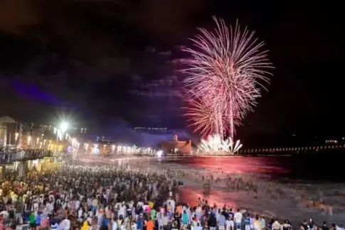 ‘1 Hora Menos’ celebra la Noche de San Juan con un especial en directo desde la playa de Las Canteras