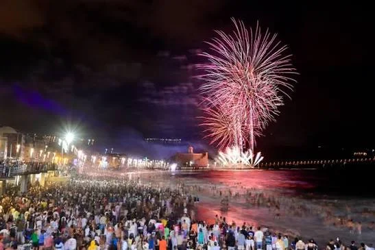 ‘1 Hora Menos’ celebra la Noche de San Juan con un especial en directo desde la playa de Las Canteras