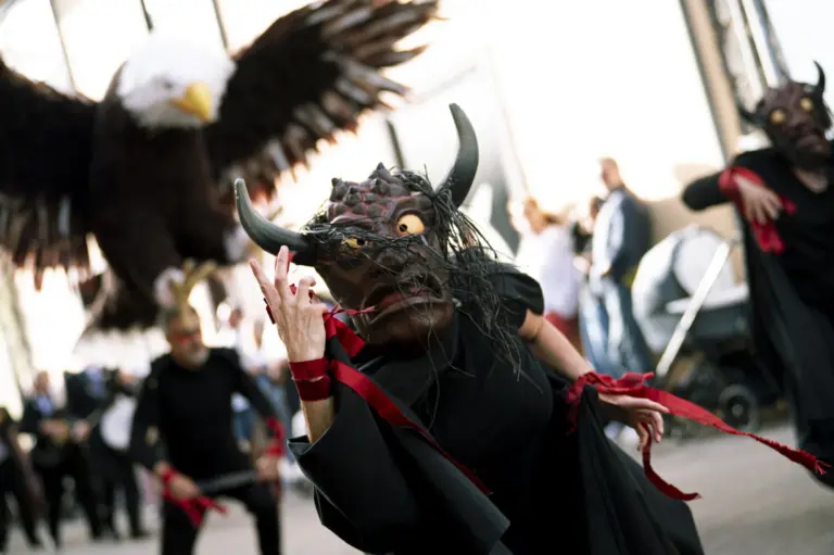 ‘Diablos y Tarasca’: La Laguna celebra el desfile centenario ante miles de personas