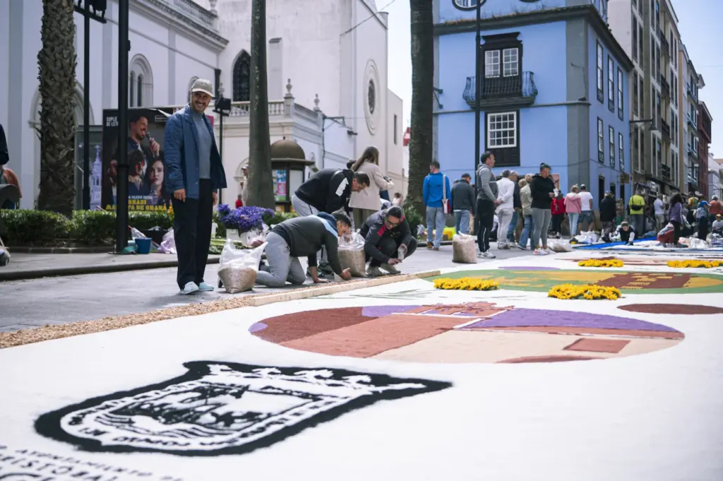 La Laguna llena sus calles de más de 60 alfombras por el Corpus Christi