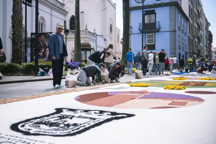 La Laguna llena sus calles de más de 60 alfombras por el Corpus Christi
