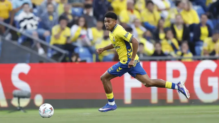 0-1 | La UD Las Palmas pierde contra el Málaga CF y el playoff se decidirá en La Rosaleda