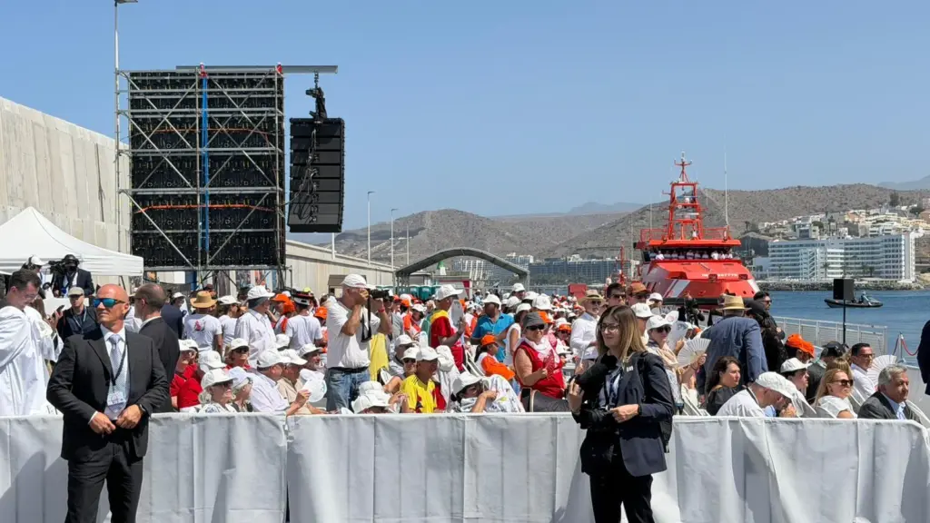 Unas 2.000 personas están invitadas a participar del acto del muelle de Arguineguín