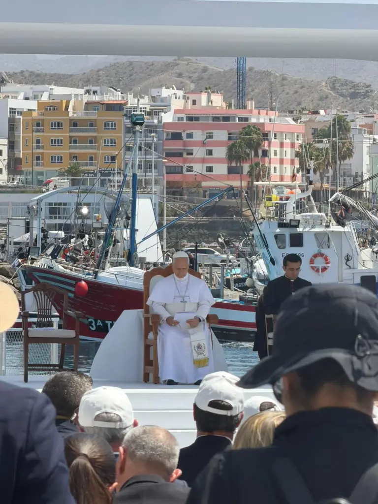 León XIV preside el acto del muelle de Arguineguín