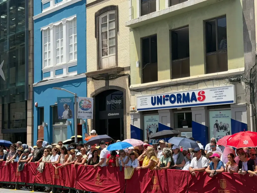 Espera en Vegueta, en Gran Canaria, la llegada del Papa