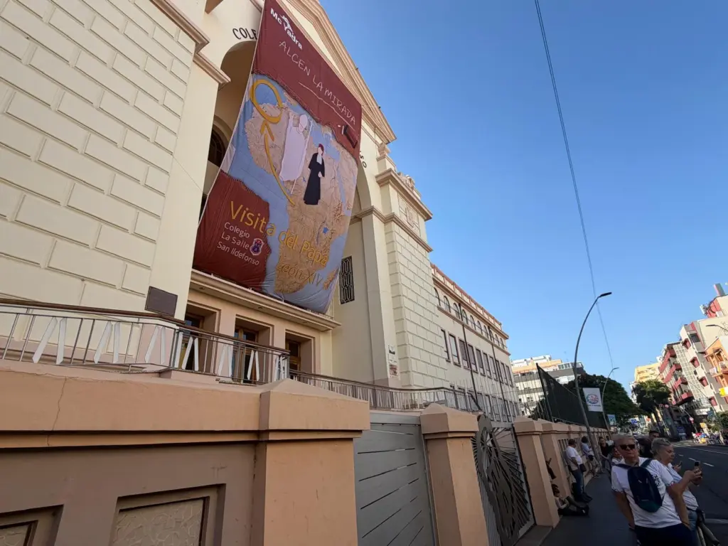 Fachada Colegio La Salle, en Santa Cruz de Tenerife, desde donde saldrá en el papamóvil