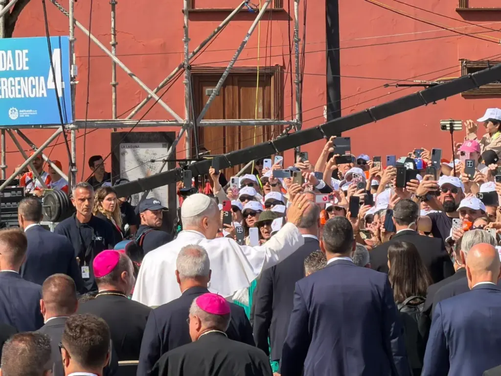 El papa León XIV llega a la Plaza del Cristo de La Laguna. Ana Tristán