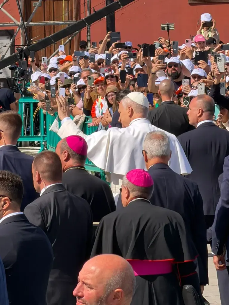 El papa León XIV llega a la Plaza del Cristo de La Laguna. Ana Tristán