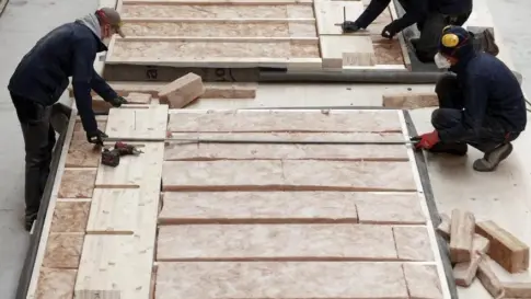 Madera, artesanía y contrarreloj: el altar de la visita papal toma forma en Tenerife