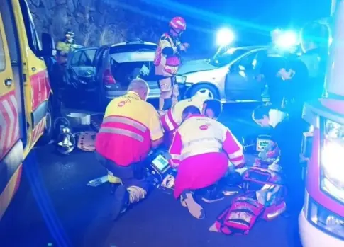 Un fallecido y una mujer herida moderada en una colisión frontal en Tejina, La Laguna