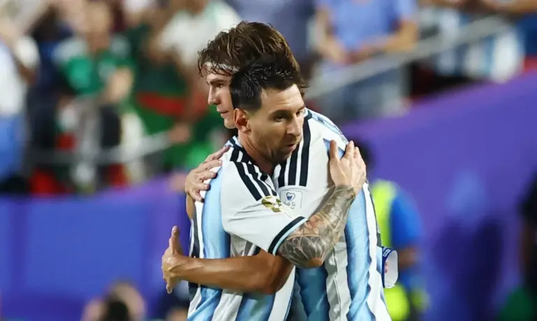 El tinerfeño Nico Paz debuta en el Mundial tras sustituir a Messi en la victoria de Argentina ante Argelia (3-0)