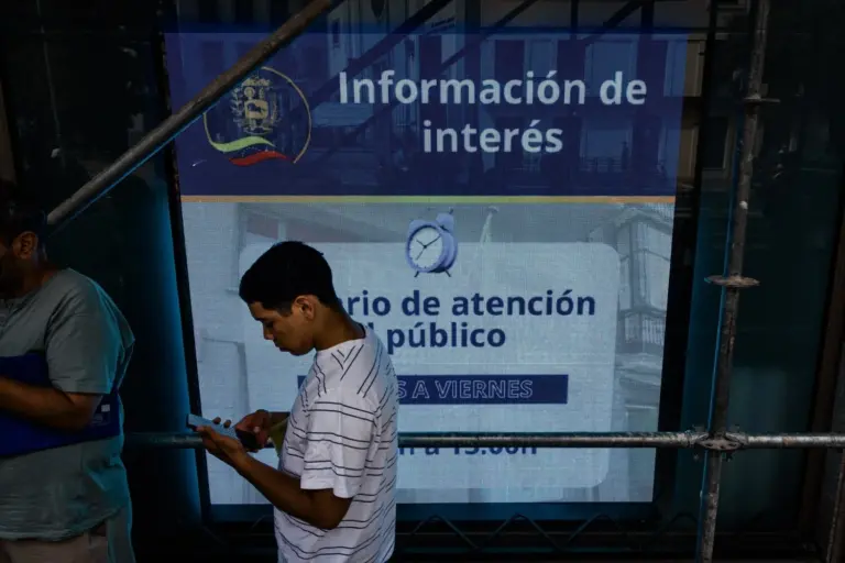 La comunidad venezolana en Canarias cruza los dedos y se organiza para enviar ayuda