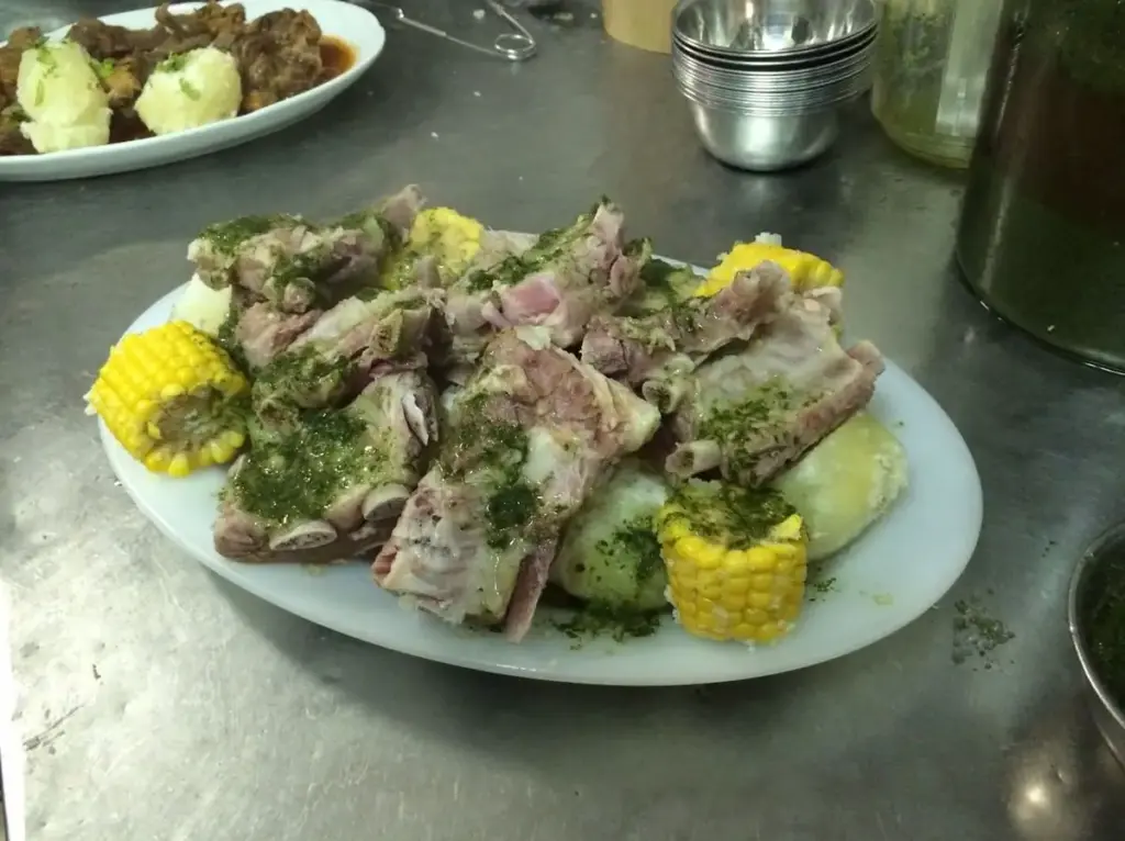 Felipe VI cambia el protocolo por las famosas costillas de Casa Tomás