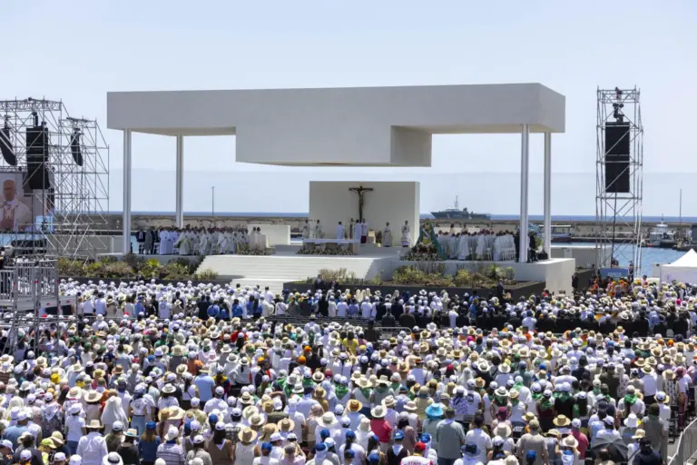 Las patologías en la piel por exposición solar aumentan tras la misa papal en Tenerife