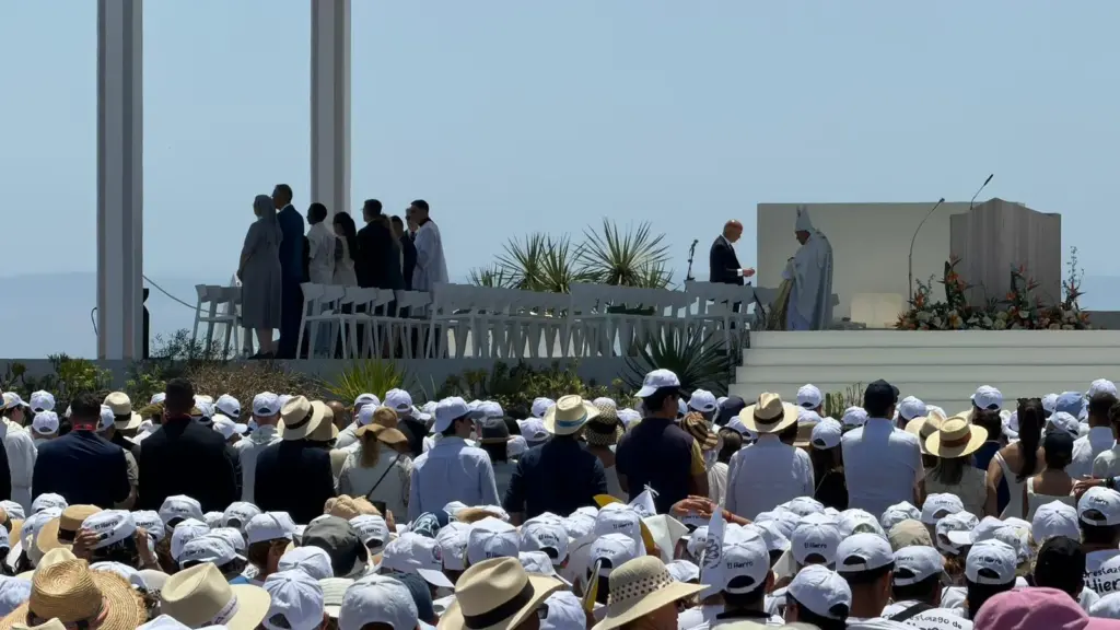 El papa León XIV oficia una misa en el puerto de Santa Cruz de Tenerife. RTVC