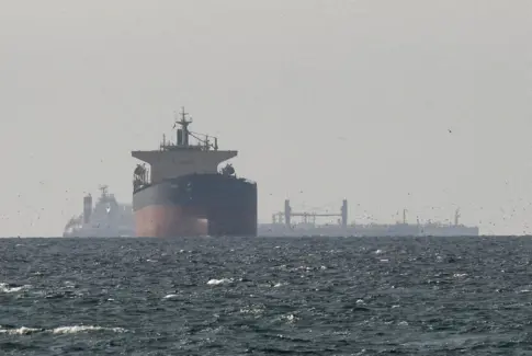 Los primeros buques cruzan el estrecho de Ormuz tras el acuerdo entre EE.UU. e Irán