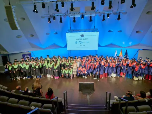 El Cabildo de Tenerife gradúa a los 99 estudiantes becados para cursar estudios en Canadá y EEUU