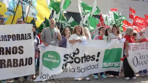 Enfermeros denuncian la «sobrecarga asistencial» que sufren en el HUC