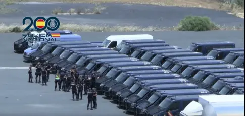 Parten hacia Canarias 170 vehículos, 215 agentes y 16 perros de Policía Nacional para la visita de León XIV