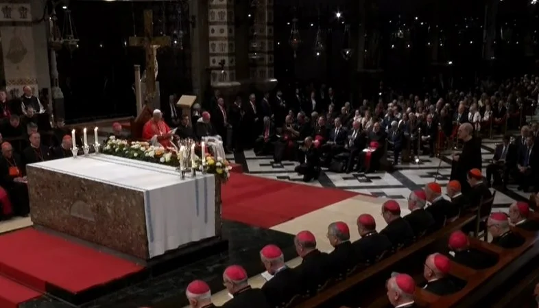Rezo del Santo Rosario presidido por el Papa