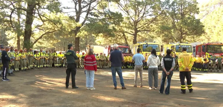 Más de 150 personas forman parte del operativo contra incendios forestales en El Hierro