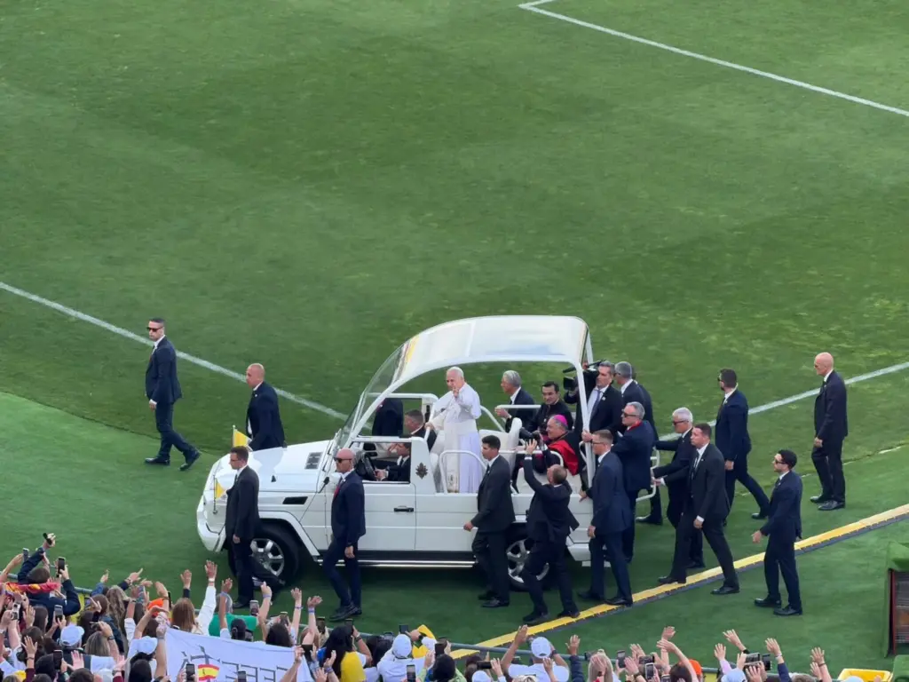 Llegada del papa León XIV al Estadio de Gran Canaria
