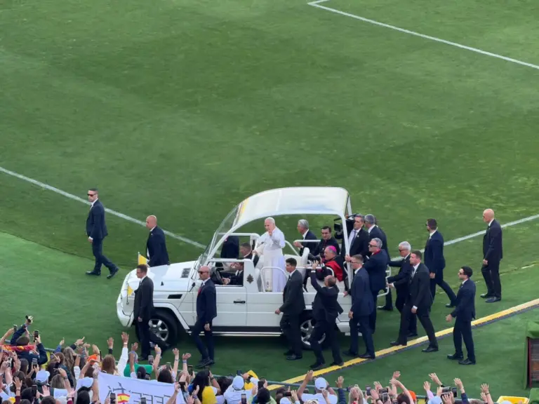 Papa León XIV en directo | Expectación en el Estadio de Gran Canaria