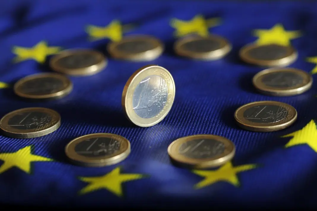 En comparación con el mismo trimestre del año anterior, el PIB ajustado estacionalmente aumentó un 0,3% en la zona euro