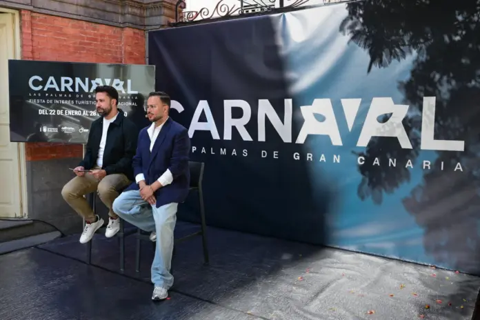El concejal Héctor Alemán y el director de carnaval Josué Quevedo durante la presentación de las fechas asignadas al programa de fiestas / Ayuntamiento de Las Palmas de Gran Canaria