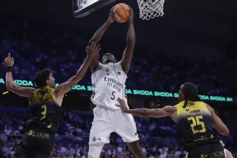 97-98. La Laguna Tenerife silencia al Real Madrid a base de triples