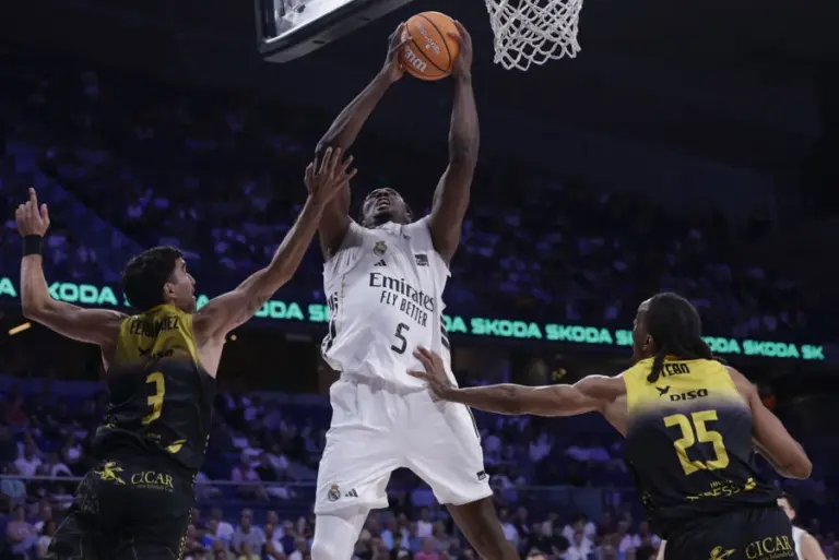 97-98. La Laguna Tenerife silencia al Real Madrid a base de triples
