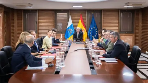 Canarias continúa pendiente de la reunión para abordar la gestión aeroportuaria