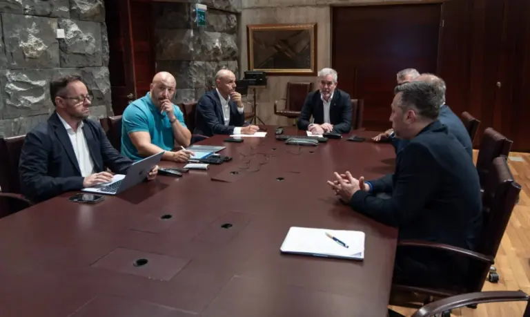 Clavijo convoca una reunión con isleños en Venezuela porque hay «más dudas que certezas»