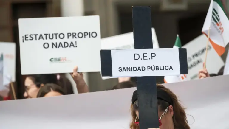 Un 7,8 % de los médicos canarios secundan la huelga contra el SCS, según Sanidad