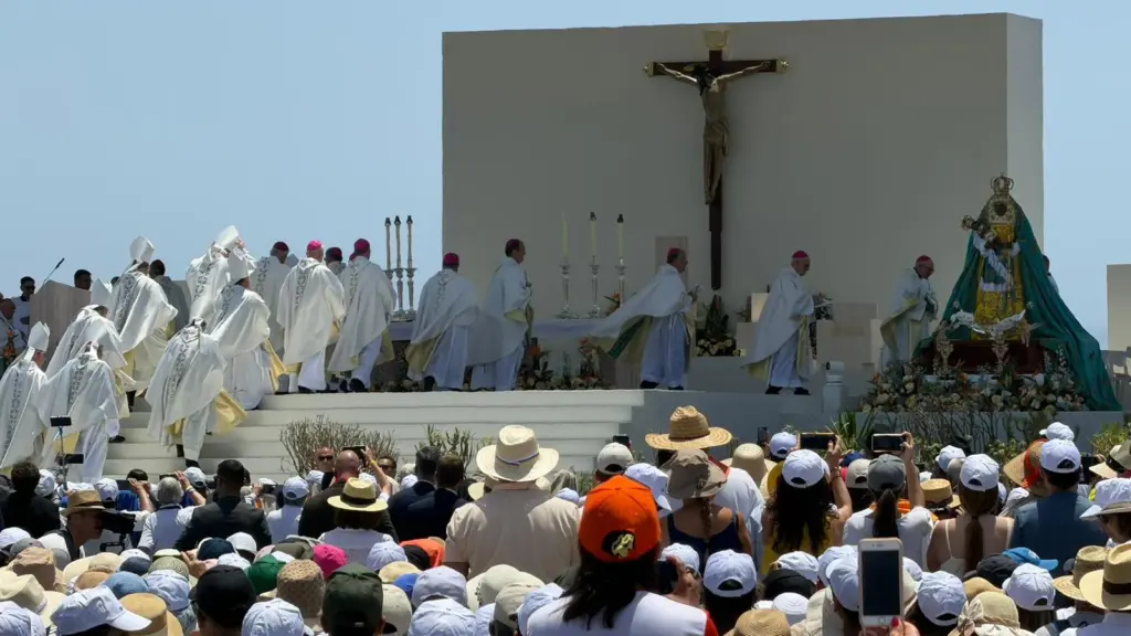 El papa León XIV oficia una misa en el puerto de Santa Cruz de Tenerife. RTVC