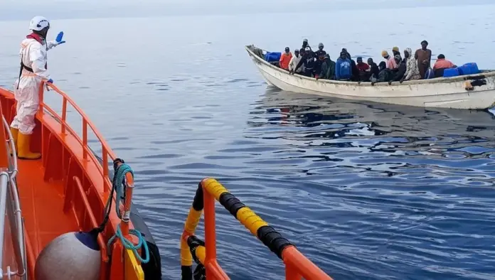 Salvamento Marítimo recibió el aviso por el centro del organismo estatal en Las Palmas de Gran Canaria, que informaba de la localización de una patera