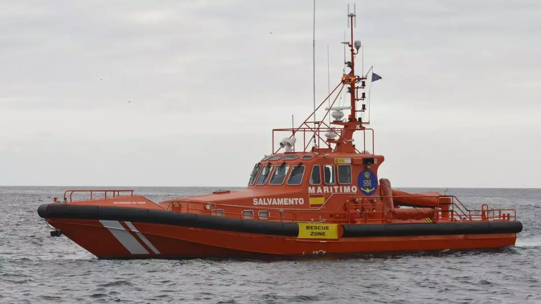 Rescatan un pesquero que quedó a la deriva de madrugada a 100 kilómetros de Lanzarote