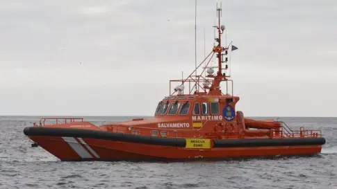 Rescatan un pesquero que quedó a la deriva de madrugada a 100 kilómetros de Lanzarote