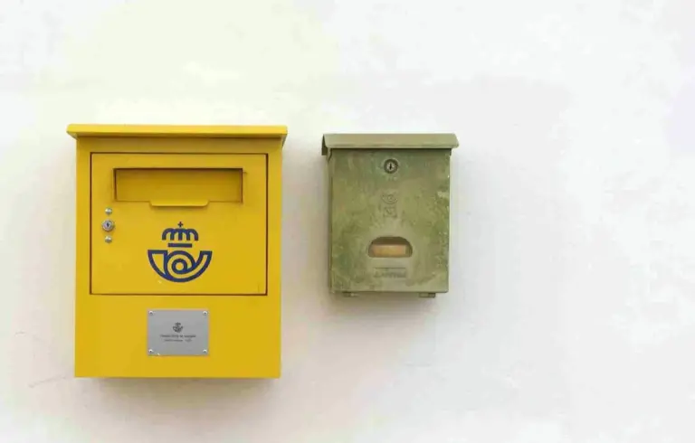 Los vecinos de El Cotillo se quedan sin oficina de Correos y exigen una solución inmediata