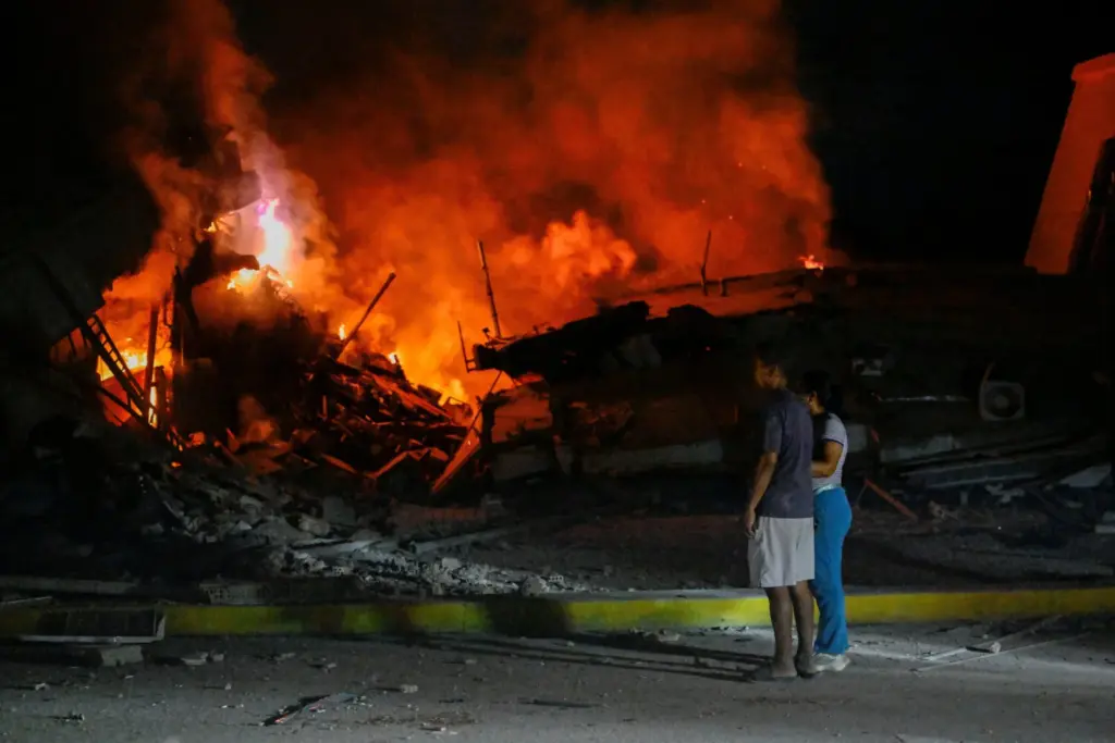 Un edificio derrumbado por los efectos de los terremotos en Venezuela. Imagen Reuters
