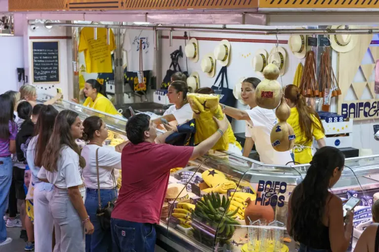 Quevedo abre su tienda efímera con ‘merchandising’ de ‘El Baifo Tour’