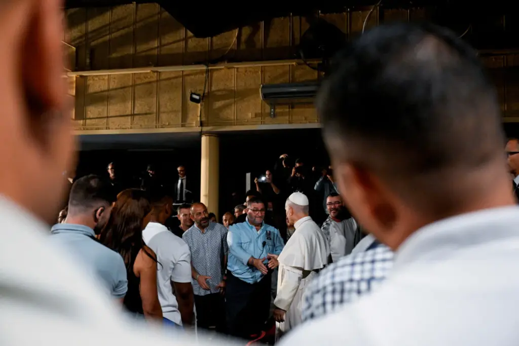 El Papa León se reúne con los reclusos de la prisión Brians 1 de Barcelona, ​​durante su viaje apostólico, en Barcelona, ​​España, el 10 de junio de 2026. Elisabetta Trevisan/Vatican Media/Handout vía REUTERS
