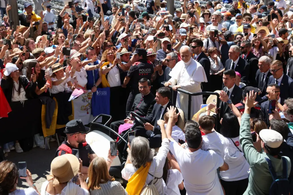 El papa León XIV llega a la Abadía de Nuestra Señora de Montserrat, durante su viaje apostólico, en Montserrat, cerca de Barcelona, ​​España, el 10 de junio de 2026. REUTERS/Bruna Casas