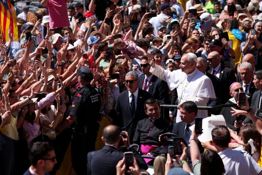 El Papa León XIV llega a la Abadía de Nuestra Señora de Montserrat, durante su viaje apostólico, en Montserrat, cerca de Barcelona, ​​España, el 10 de junio de 2026. REUTERS/Bruna Casas