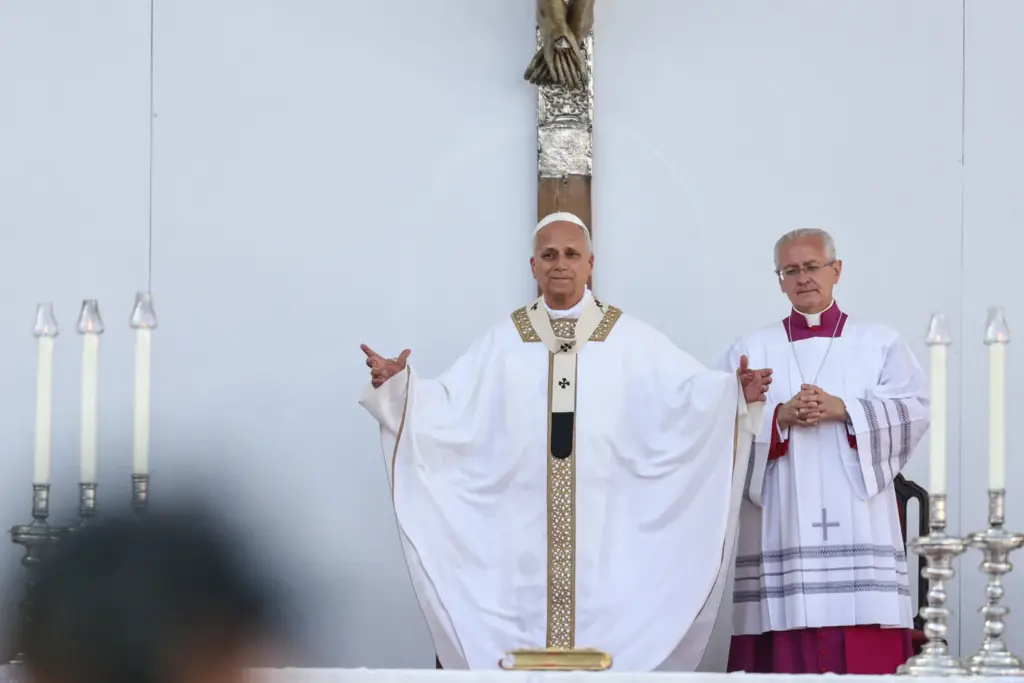 El Papa León XIV celebra la Santa Misa en el Estadio de Gran Canaria, en Las Palmas de Gran Canaria, durante su viaje apostólico por la isla de Gran Canaria, España, el 11 de junio de 2026. REUTERS/Yara Nardi