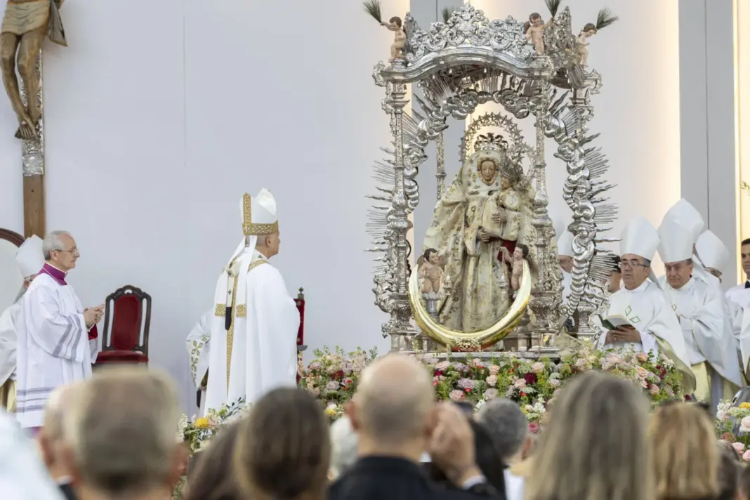 El estadio de Gran Canaria y los espacios aledaños se han transformado este jueves en una gran iglesia al aire libre, con 41.000 personas para seguir la misa presidida por el papa León XIV