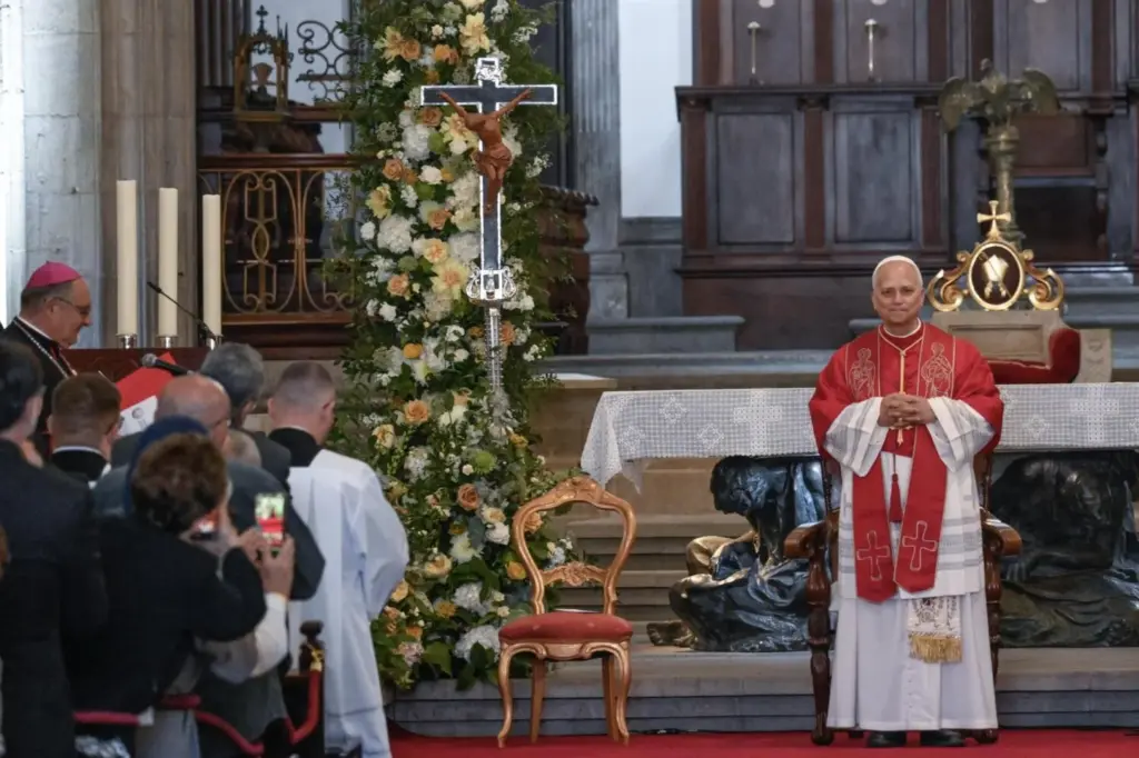 El Papa León XIV asiste a una reunión con obispos, sacerdotes, diáconos, religiosos, seminaristas y agentes pastorales en la Catedral de Santa Ana en Las Palmas de Gran Canaria. EFE/EPA/CIRO FUSCO