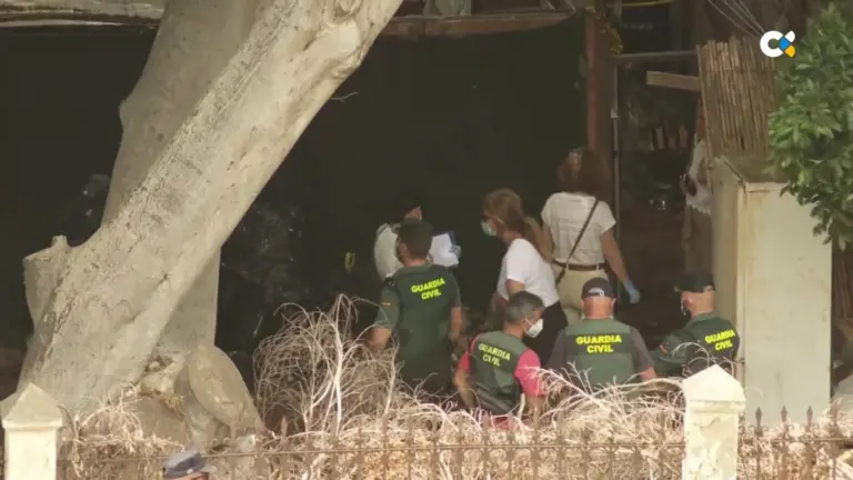 Desalojan el asentamiento de la Casa Leacock en Guía sin alternativa para varias familias