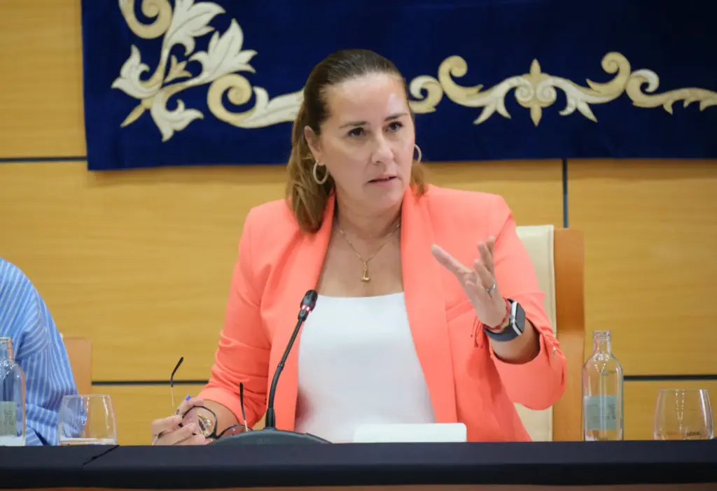 Lola García denuncia que el Ministerio deja fuera a Fuerteventura de la línea marítima con la península por ser isla no capitalina