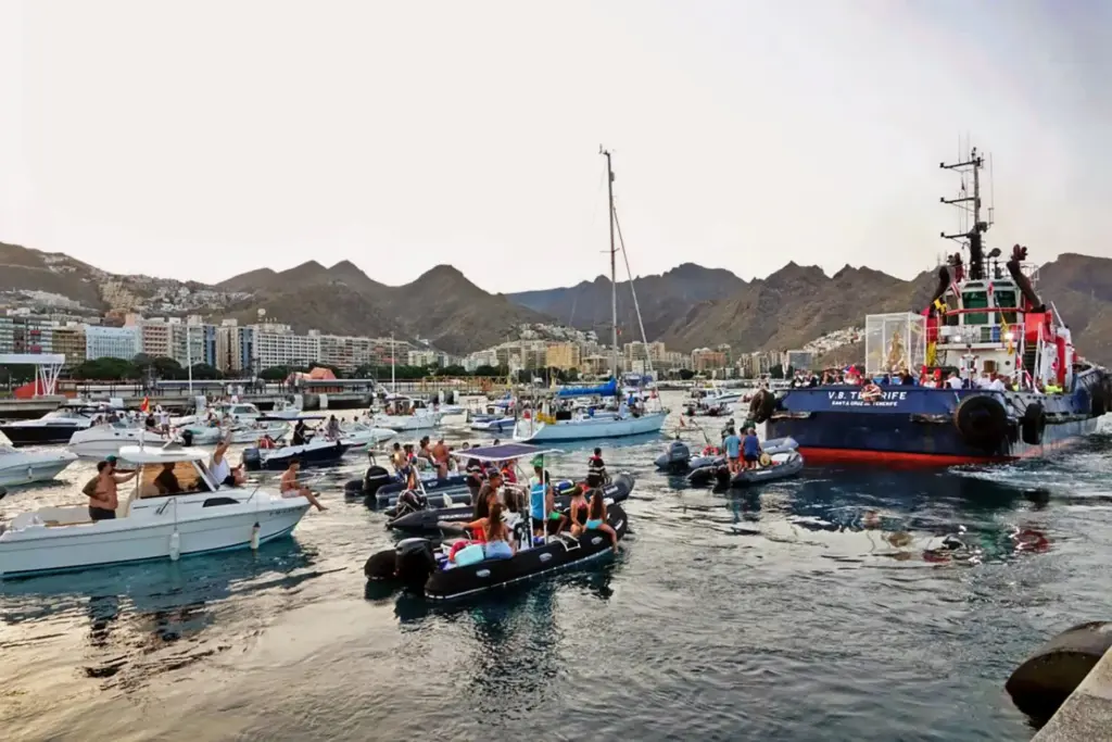 Santa Cruz celebra a la Virgen del Carmen con su tradicional procesión marítima